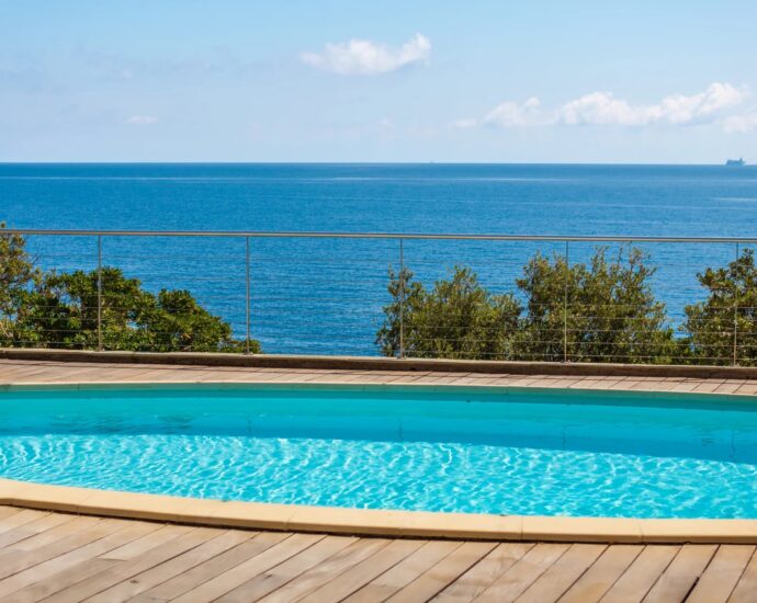 Erbalunga, 6-bedroom villa, waterfront, panoramic sea view, swimming pool
