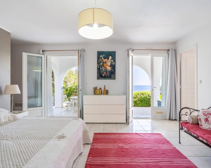 Erbalunga, 6-bedroom villa, waterfront, panoramic sea view, swimming pool