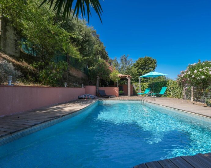 Sea View Villa in Bastelicaccia – 5 Bedrooms, 2 Independent Apartments