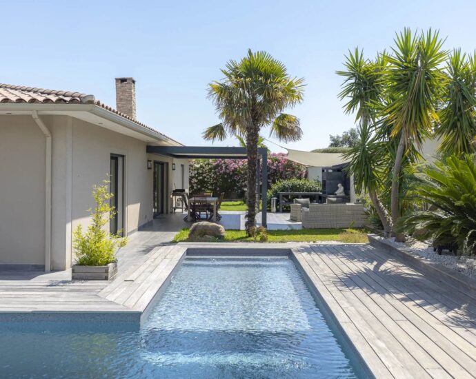 Sainte Lucie de Porto Vecchio, villa T6,  avec piscine, proche plage et fleuve