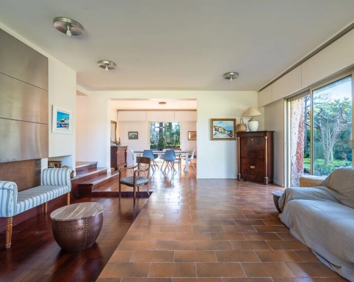Exclusivité – Lido de la Marana, villa 4 chambres, piscine, terrain de tennis, plage à pied