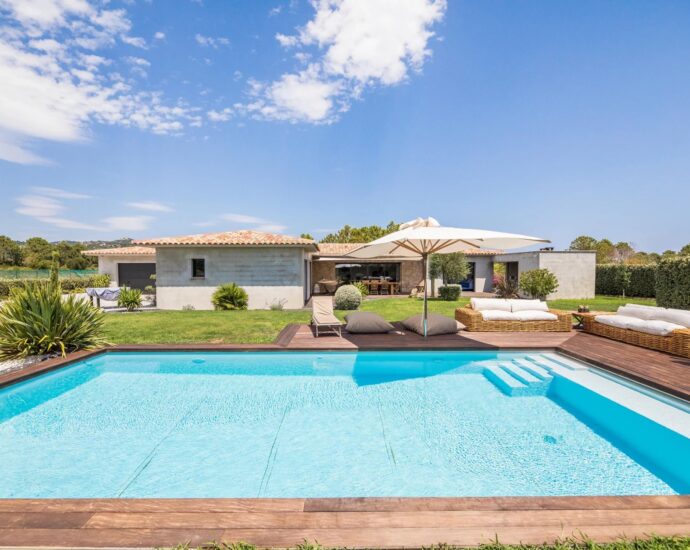Porto-Vecchio, Saint-Cyprien, villa 4 bedrooms, swimming pool and nearby the beach, RL276