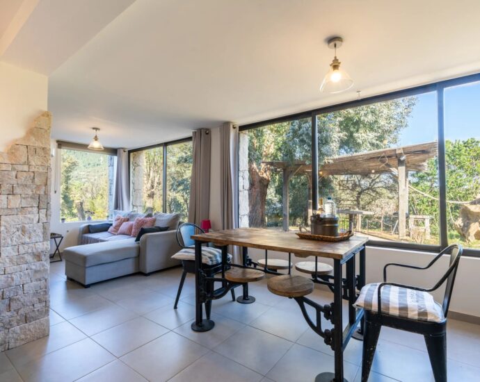 Conca, Villa type Bergerie, 4 chambres, dépendance, piscine, vue montagnes