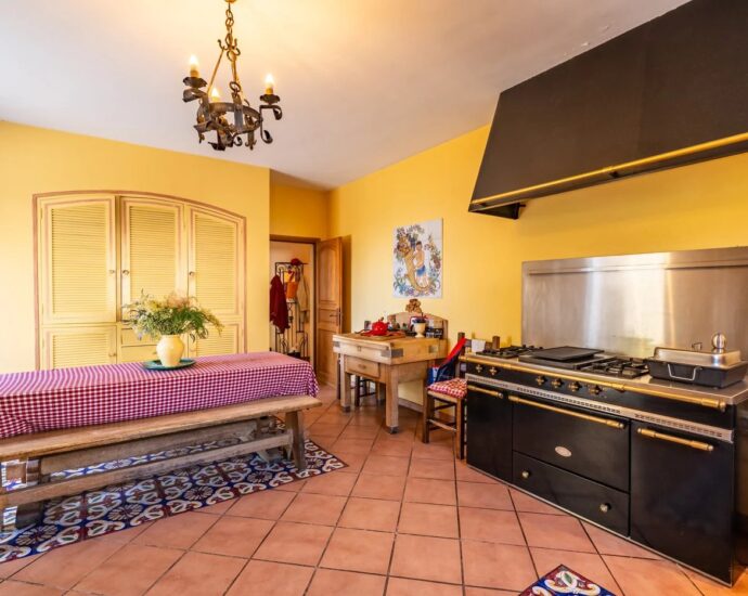 Miomo, 6 bedroom villa, swimming pool, panoramic sea view, walking distance to the beach
