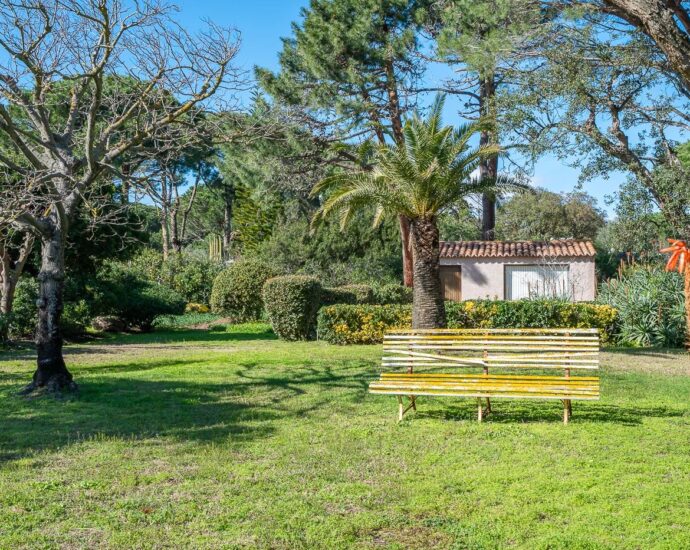 Exclusivité – Lido de la Marana, villa 4 chambres, piscine, terrain de tennis, plage à pied