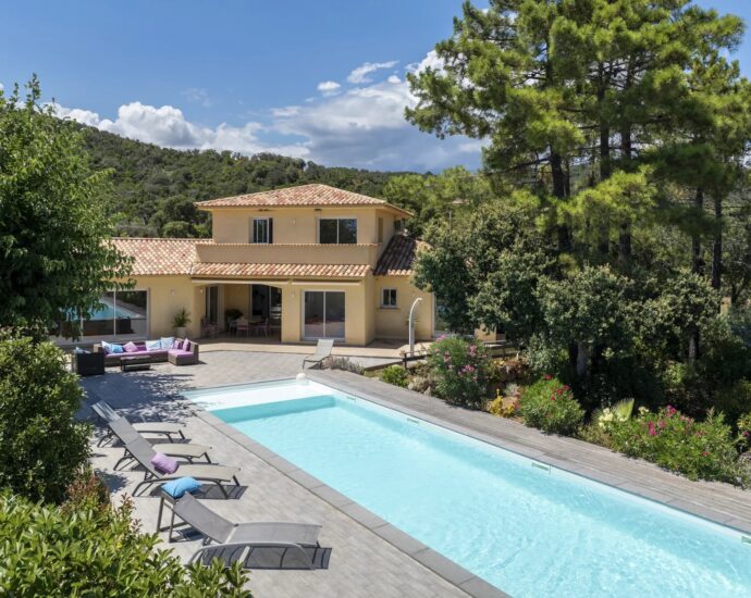 Favone, 4 chambres, piscine, pied dans l’eau