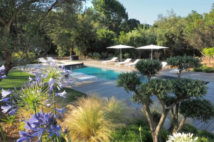 Villa contemporaine 5 chambres avec piscine et vue mer, au cœur du maquis
