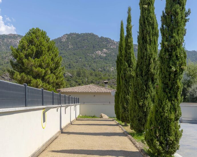 Sainte Lucie de Porto Vecchio, villa T6,  avec piscine, proche plage et fleuve