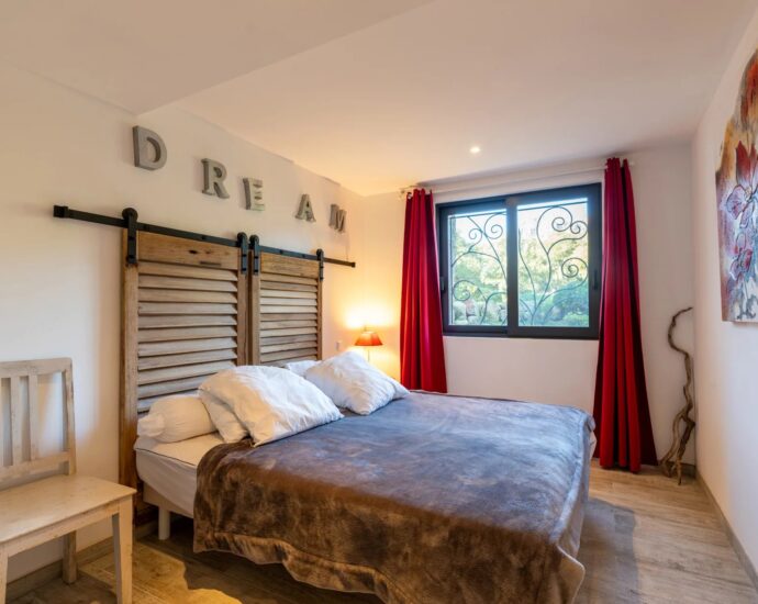 Conca, Villa type Bergerie, 4 chambres, dépendance, piscine, vue montagnes