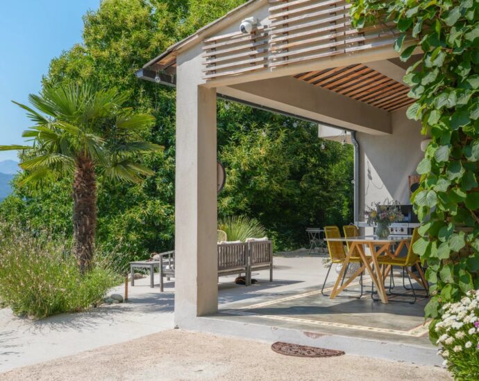 Ucciani, 3-Bedroom Villa with Panoramic Mountain Views
