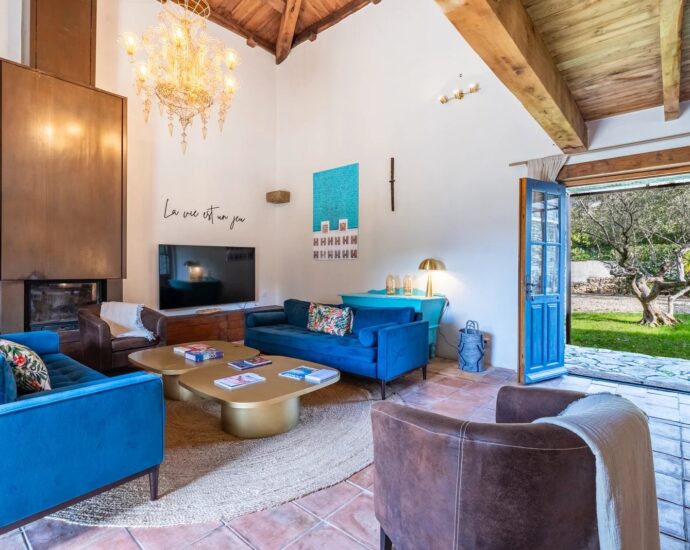 Exclusive, Saint-Florent, stone villa, 5 bedrooms, wooded grounds with swimming pool, close to the beach