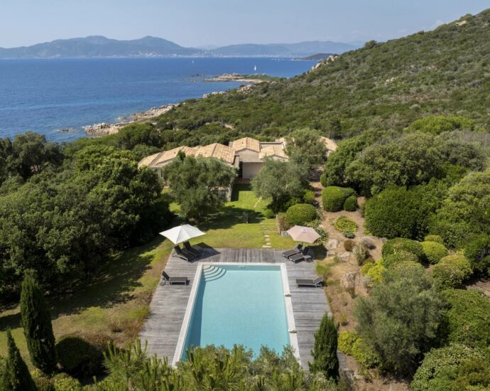 Coti-Chiavari, South Shore, 2 villas, Swimming pool, 7 bedrooms, sea view, walking distance to the beach.”