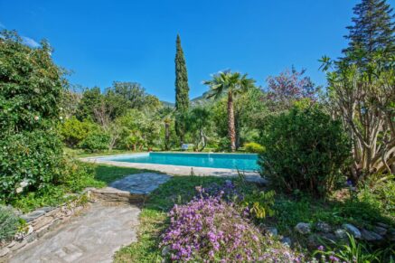 Saint Florent, propriété en pierres sur parc arboré, piscine, proche plage