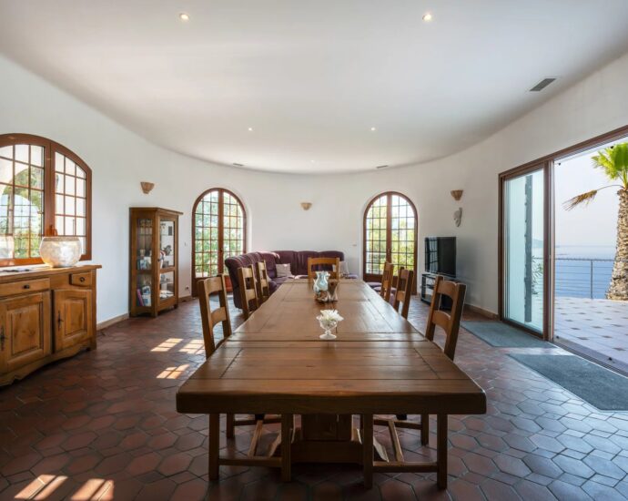 Nord d’Ajaccio, San Andréa D’Orcini, Villa 4 chambres, piscine à débordement, vue mer panoramique, plage à pied
