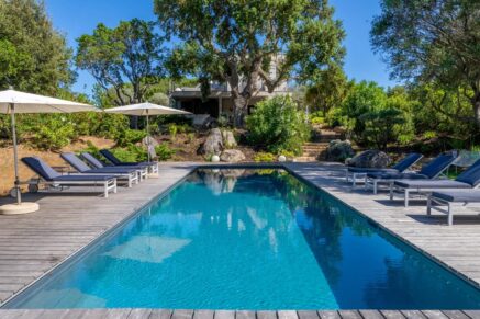 Pinarello, Contemporary 5-Bedroom Villa with Pool and Sea View, Nestled in the Heart of the Maquis