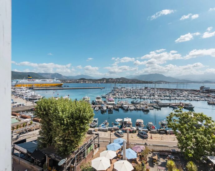 RVA38, Exclusivité, Centre-ville, Ajaccio, Appartement, 2 chambres, vue mer, plage à pieds