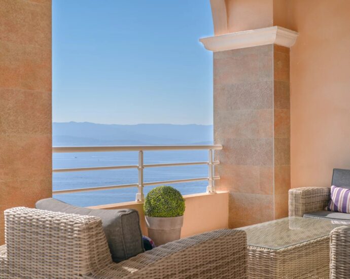 Ajaccio, Appartement en duplex, 3 chambres, terrasse, vue mer panoramique, proche plage
