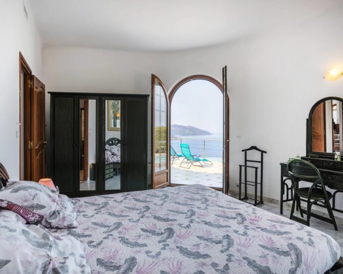 Nord d’Ajaccio, San Andréa D’Orcini, Villa 4 chambres, piscine à débordement, vue mer panoramique, plage à pied