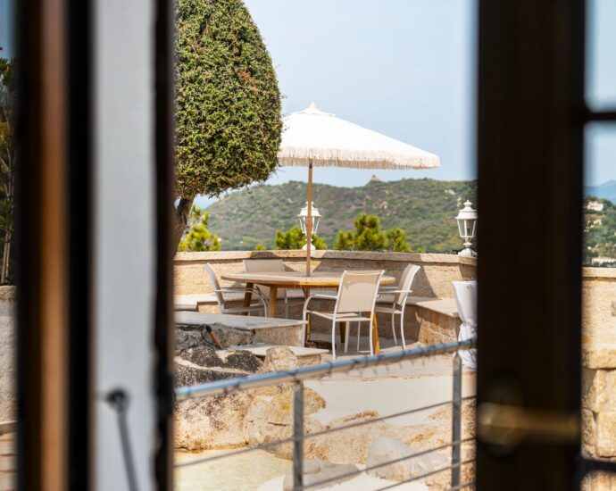 Nord d’Ajaccio, San Andréa D’Orcini, Villa 4 chambres, piscine à débordement, vue mer panoramique, plage à pied