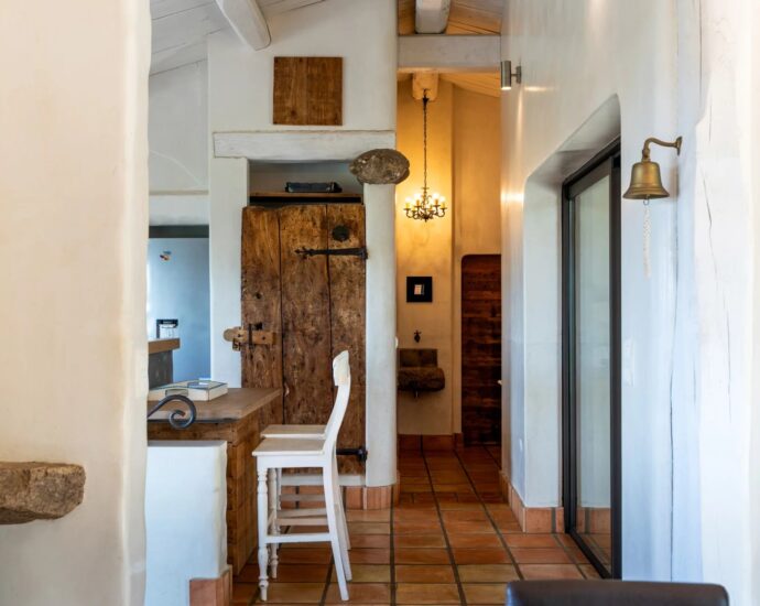 Exclusivité, Bonifacio, villa d’architecte, type bergerie, 4 chambres, piscine, vue mer et montagnes, proche plage