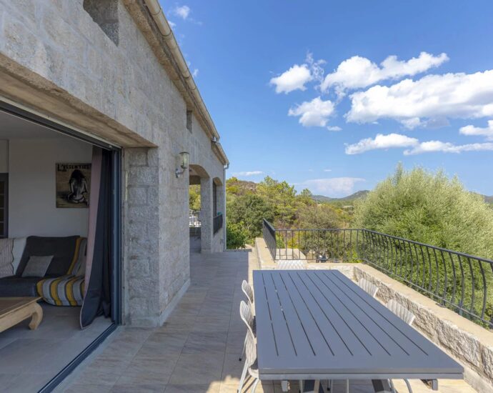 Hameau de Gialla, Villa en pierres, 7 chambres, Appartement indépendant, Piscine, Aperçu mer, proche plages de Saint-Cyprien et Cala Rossa
