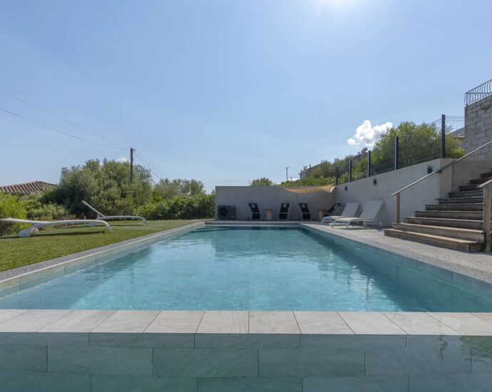 Hameau de Gialla, Villa en pierres, 7 chambres, Appartement indépendant, Piscine, Aperçu mer, proche plages de Saint-Cyprien et Cala Rossa