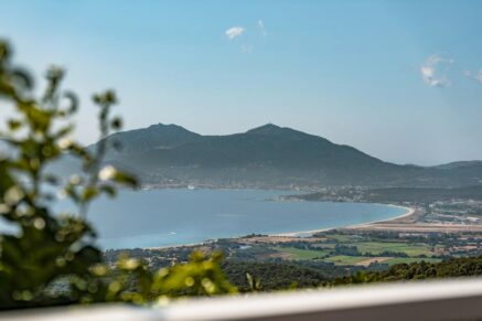 Porticcio, villa de plain-pied, 4 chambres, piscine, vue mer panoramique, proche des plages