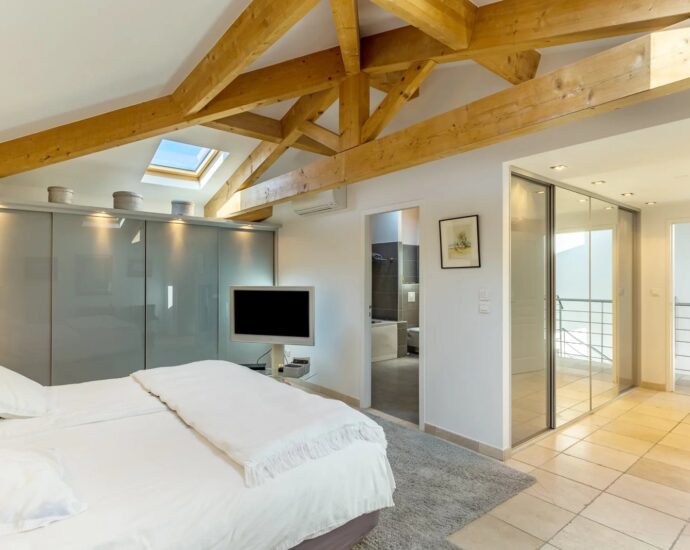 Ajaccio, Appartement en duplex, 3 chambres, terrasse, vue mer panoramique, proche plage