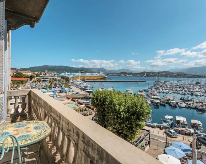 RVA38, Exclusivité, Centre-ville, Ajaccio, Appartement, 2 chambres, vue mer, plage à pieds
