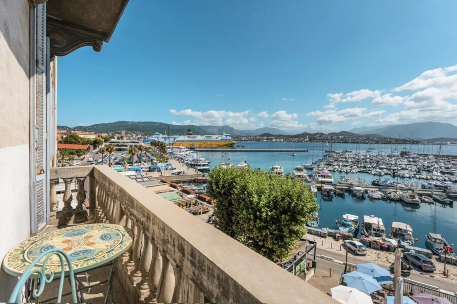 RVA38, Exclusivité, Centre-ville, Ajaccio, Appartement, 2 chambres, vue mer, plage à pieds