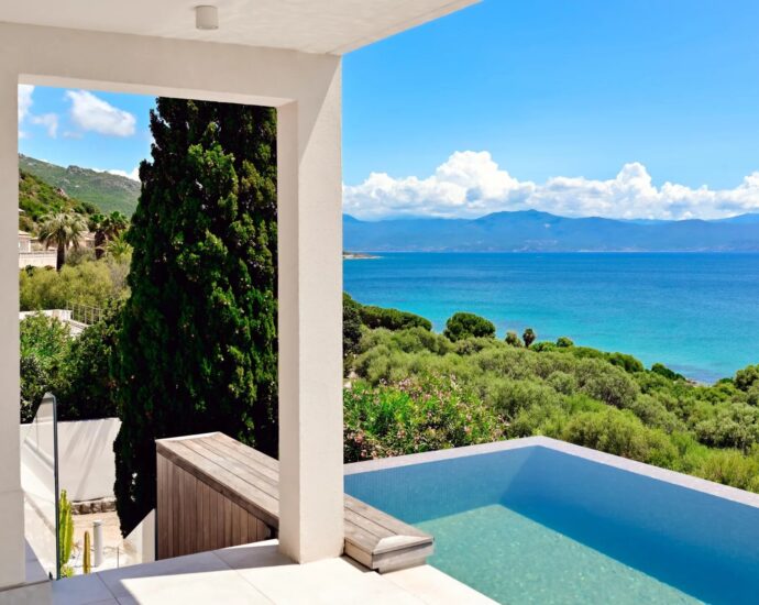Ajaccio, Route des Sanguinaires, Contemporary Villa, Panoramic Sea View, 5 Bedrooms, Infinity Pool, Walking Distance to Beach