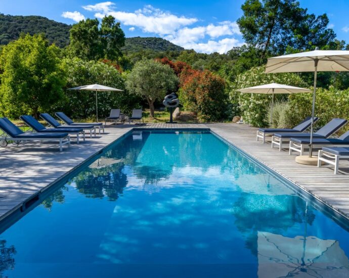 Pinarello, Contemporary 5-Bedroom Villa with Pool and Sea View, Nestled in the Heart of the Maquis