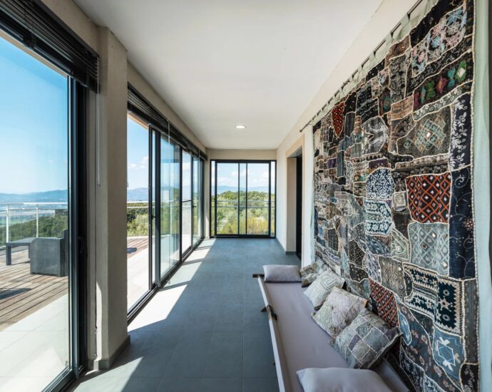 Porticcio, villa de plain-pied, 4 chambres, piscine, vue mer panoramique, proche des plages