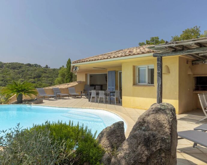 SAINT CYPRIEN between PINARELLO and sea view villa with pool, quiet, preserved in a residential area
