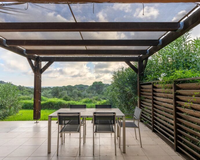 Porto-Vecchio, Charming Mini-Villa, 2 bedrooms, with Sea View and Private Garden