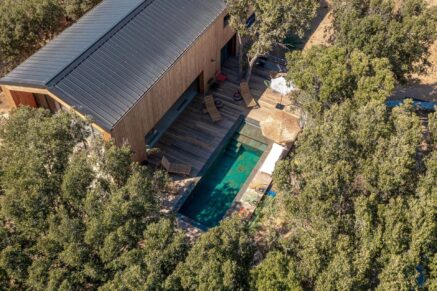 Bonifacio, contemporary villa, close to the beach and town center.