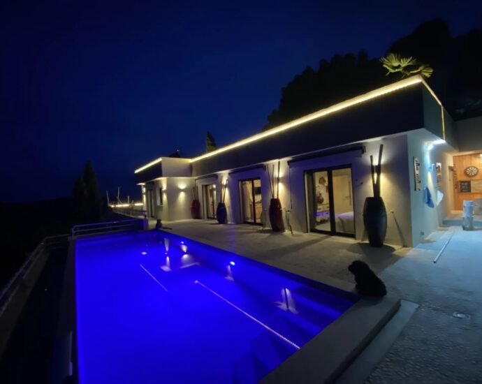 Porto-vecchio – Villa T4 + 1 appartement T2 et 1 chambre indépendante, vue mer et piscine