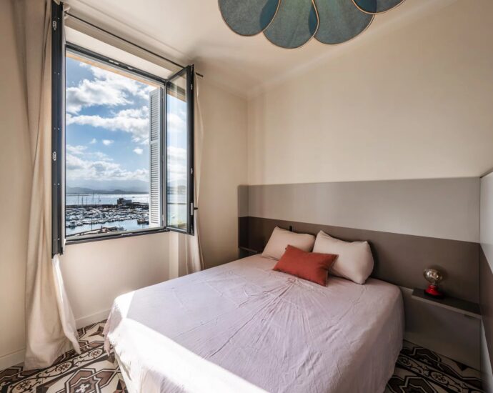 RVA38, Exclusivité, Centre-ville, Ajaccio, Appartement, 2 chambres, vue mer, plage à pieds