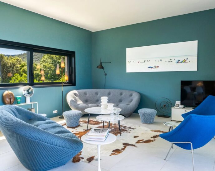 Pinarello, Contemporary 5-Bedroom Villa with Pool and Sea View, Nestled in the Heart of the Maquis
