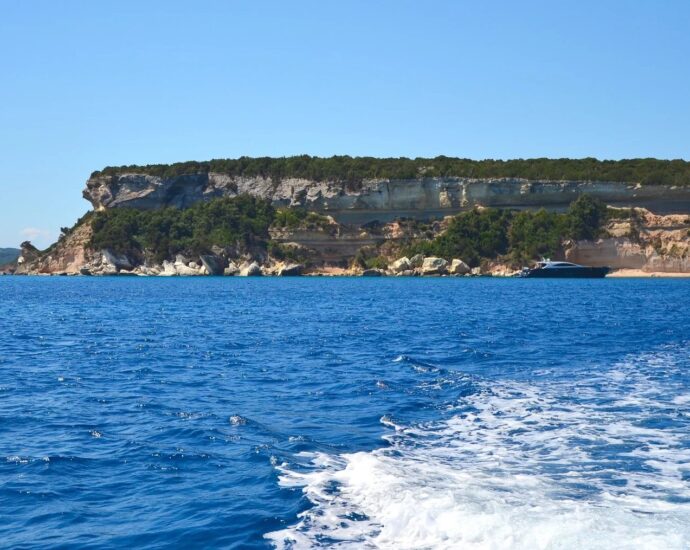 BONIFACIO – Terrain  avec permis de construire – Plage à pieds