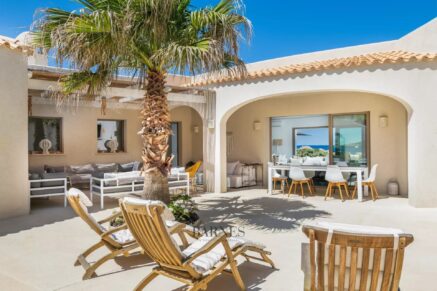 Ile de Cavallo – Villa d’architecte 7 chambres – Pied dans l’eau – Vue panoramique mer et montagne – Piscine