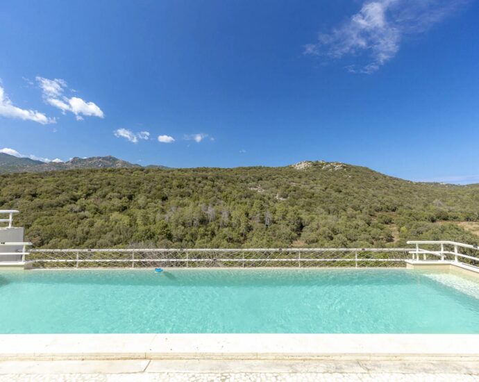 Porto-vecchio – Villa T4 + 1 appartement T2 et 1 chambre indépendante, vue mer et piscine