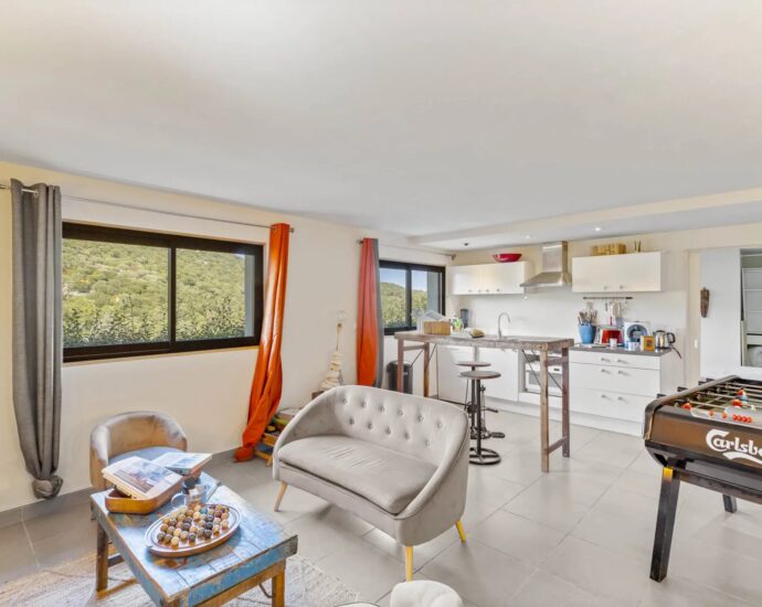 Porto-vecchio – Villa T4 + 1 appartement T2 et 1 chambre indépendante, vue mer et piscine