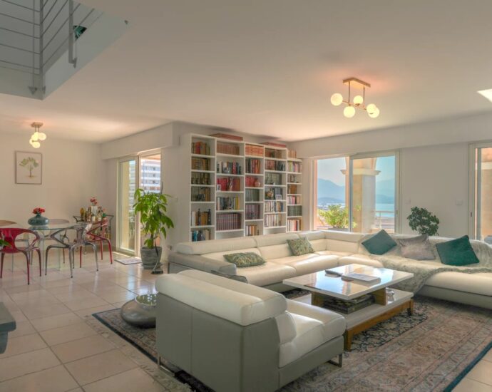 Ajaccio, Appartement en duplex, 3 chambres, terrasse, vue mer panoramique, proche plage