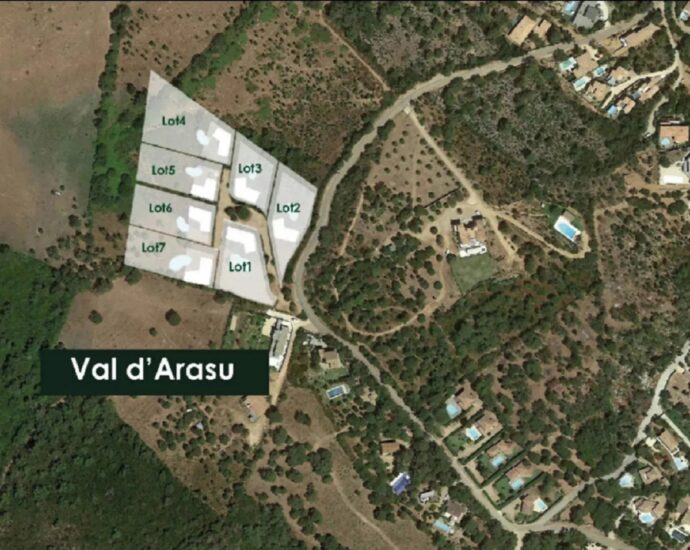 Sainte-Lucie de Porto-Vecchio, Arasu , serviced land close to the beaches