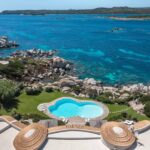 Ile de Cavallo – Villa d’architecte 7 chambres – Pied dans l’eau – Vue panoramique mer et montagne – Piscine