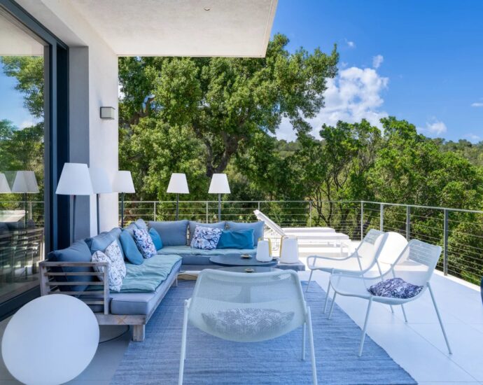 Pinarello, Contemporary 5-Bedroom Villa with Pool and Sea View, Nestled in the Heart of the Maquis