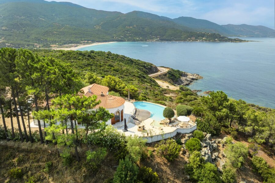 Nord d’Ajaccio, San Andréa D’Orcini, Villa 4 chambres, piscine à débordement, vue mer panoramique, plage à pied