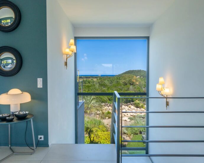 Pinarello, Contemporary 5-Bedroom Villa with Pool and Sea View, Nestled in the Heart of the Maquis