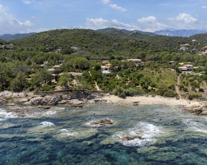 Favone, 4 chambres, piscine, pied dans l’eau